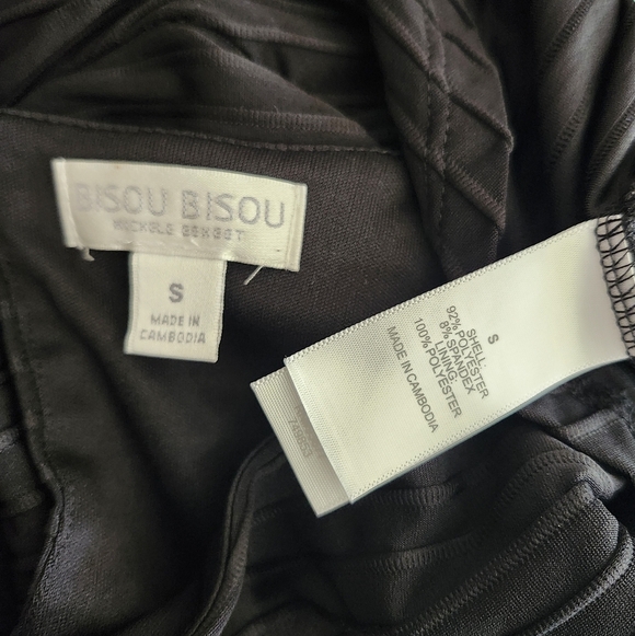 Bisou Bisou Black Textured Peplum Sleeveless Shirt - Picture 4 of 4